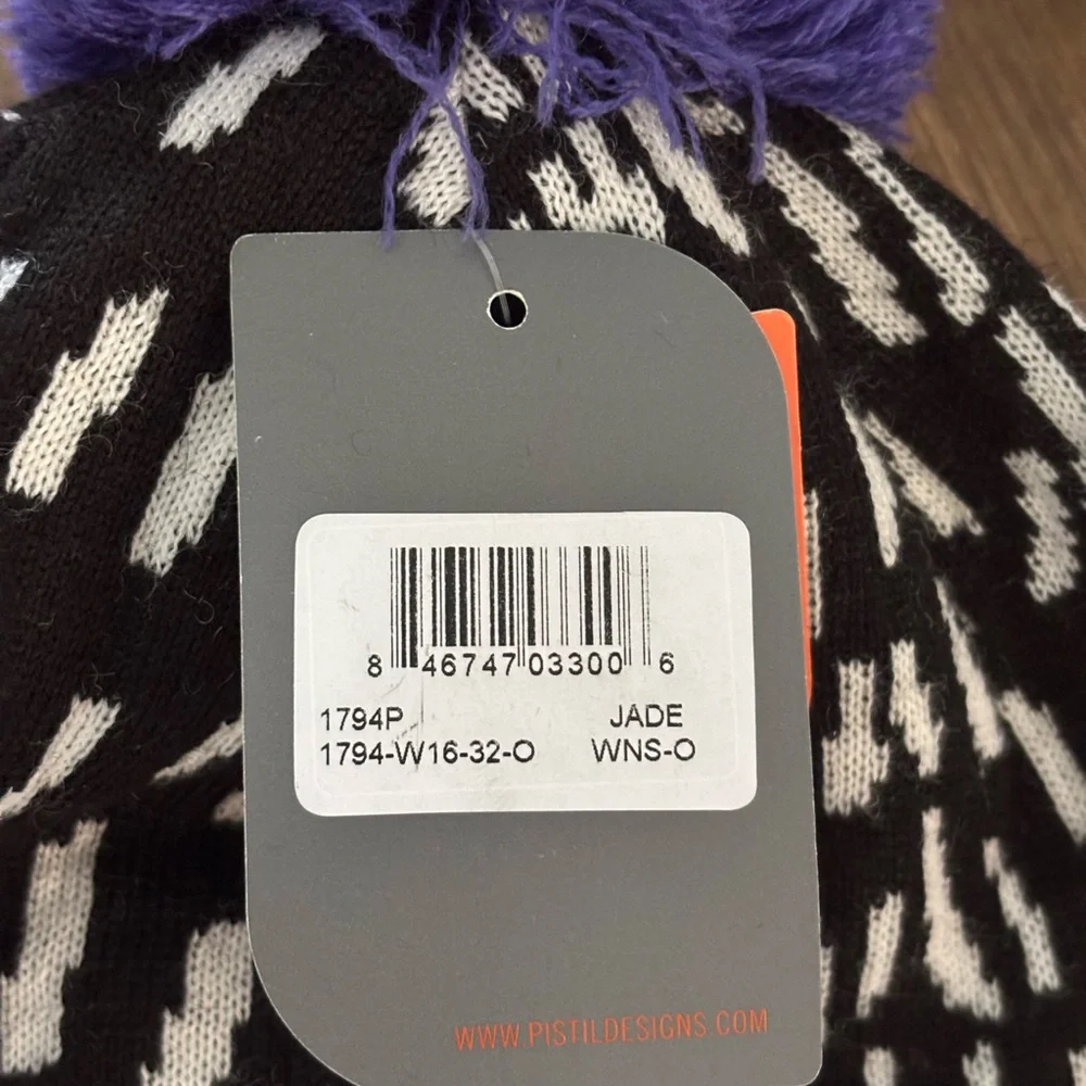 NWT Pistil Abstract Patterned Beanie. Women’s Graphic | Black | Dopamine |
